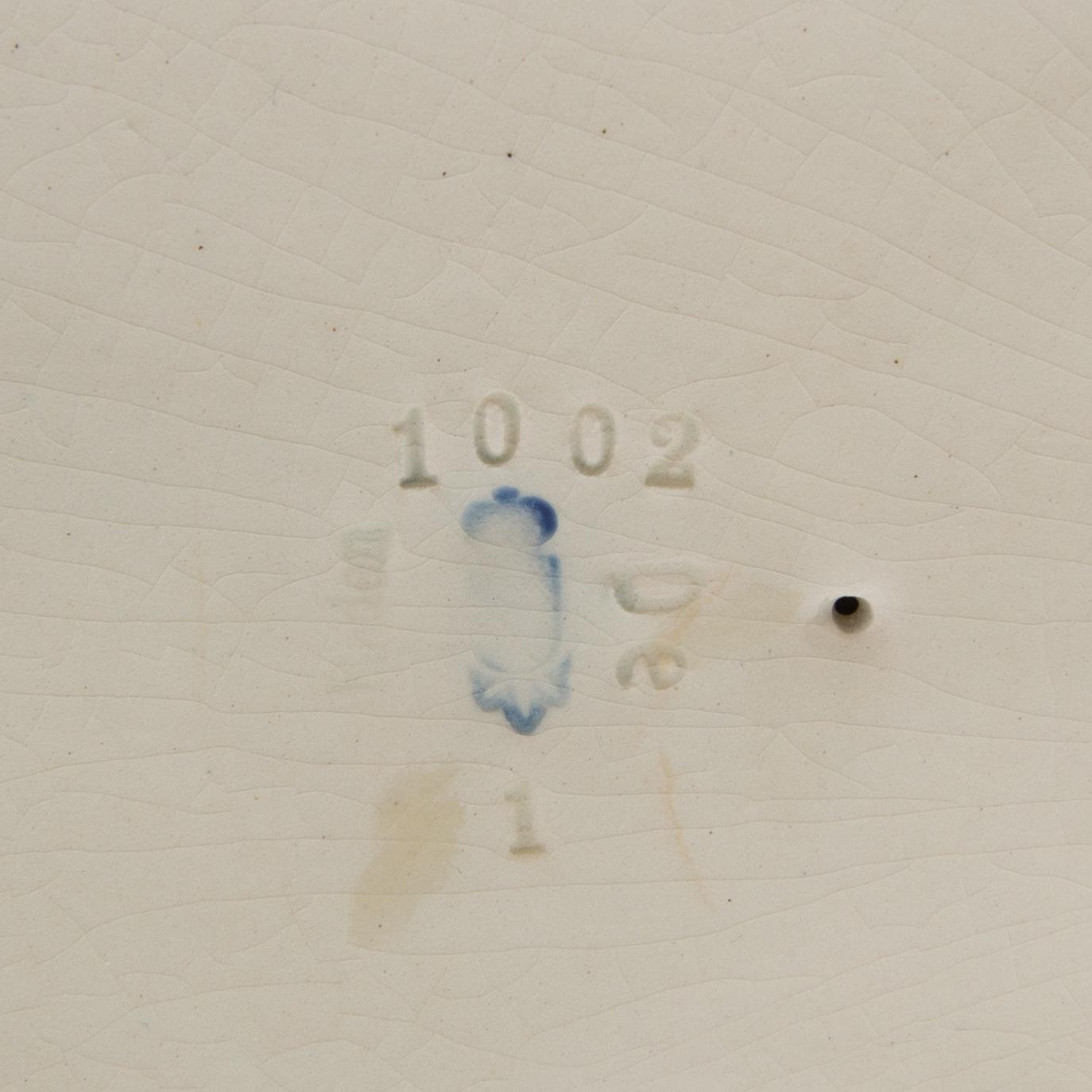 Wilhelm Süss jardinère för  Karslruhe Staatliche Majolika-Manufaktur AG 1900-talets första hälft.