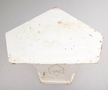 HÖRNHÄNGSKÅP, barock, 1700-tal.
