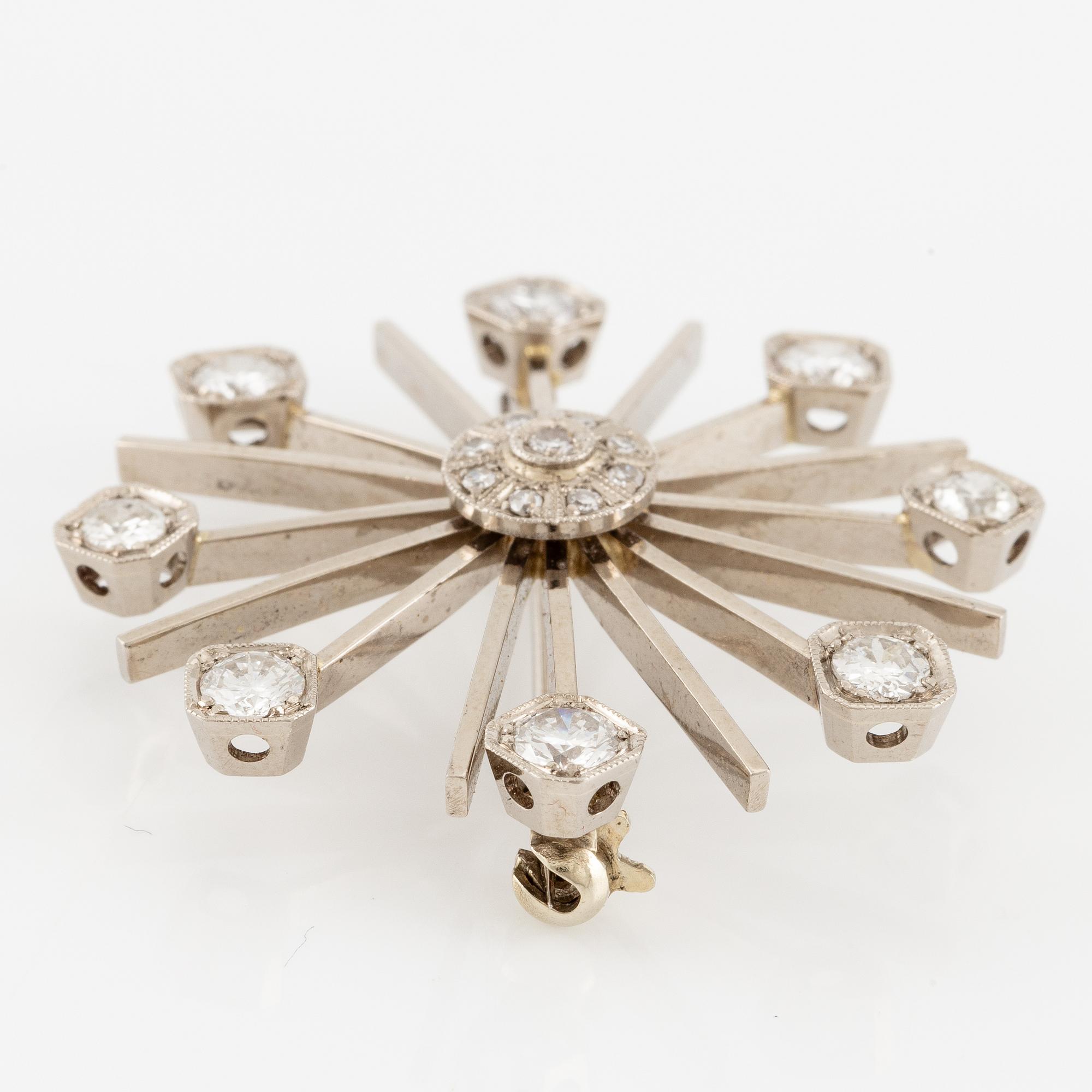 Brooch 18K white gold set with round brilliant-cut and octagonal-cut diamonds.