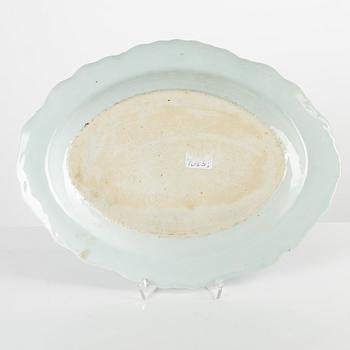 A blue and white serving dish, Qing dynasty, Jiaqing (1796-1820).