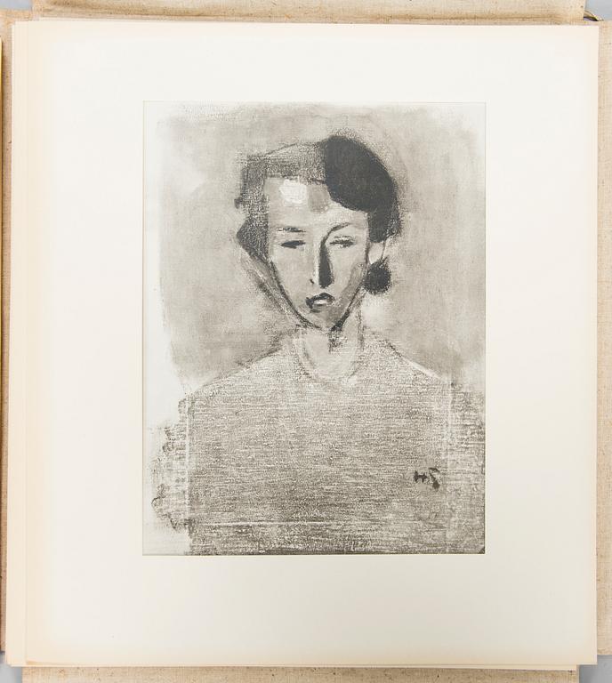 A portfolio with 48 prints from 1945.