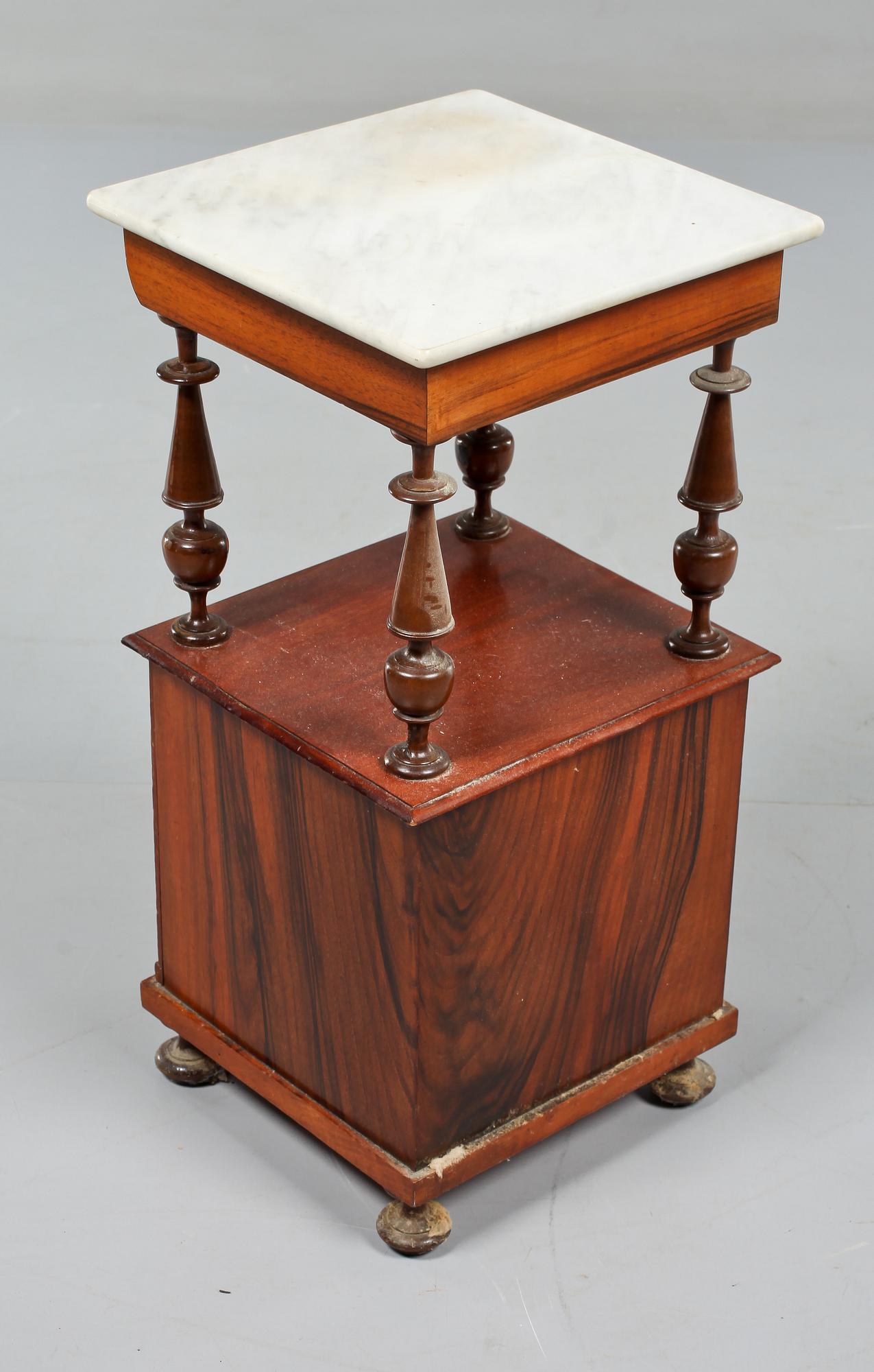 NATTDUKSBORD, nyrenässans, 1800-talets andra hälft.