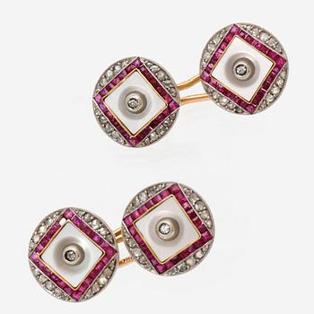Cufflinks 18K gold, rubies, mother of pearl and rose-cut diamonds, French hallmarks, width approx 1 cm.