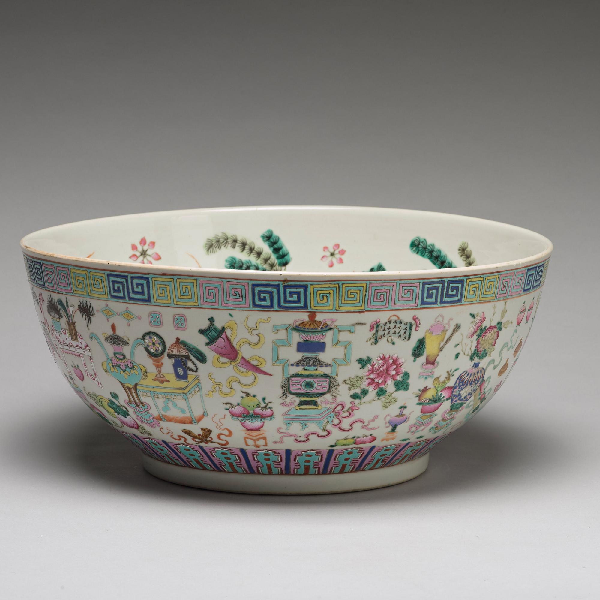 FISKBASSÄNG, porslin. Qingdynastin, 1800-tal.