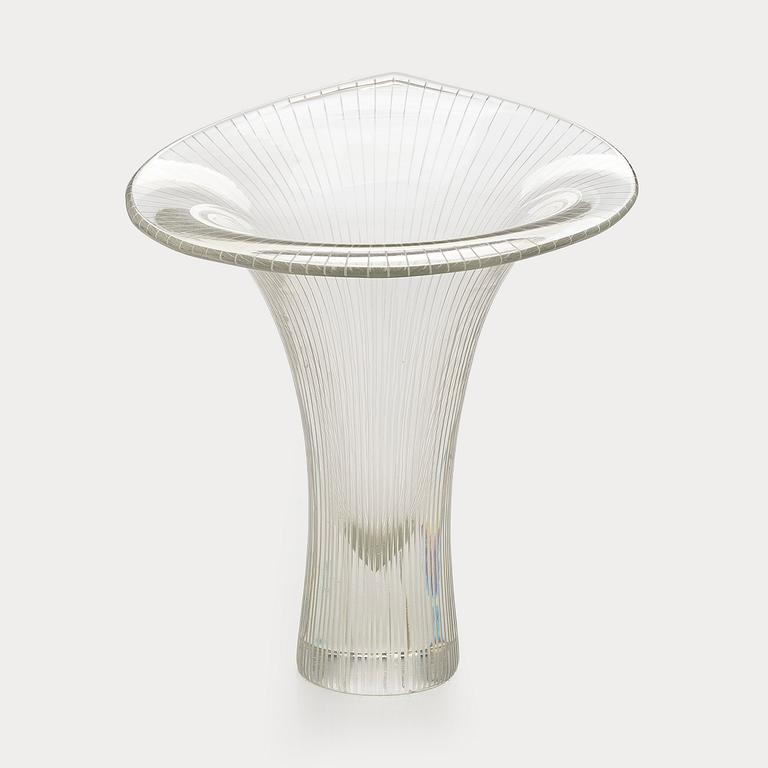 Tapio Wirkkala, maljakko, lasia, ”Kantarelli”, signeerattu Tapio Wirkkala Iittala.