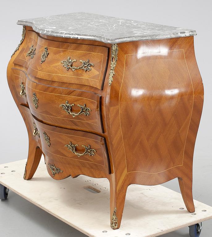 BYRÅ, rokokostil, 1900-talets mitt.