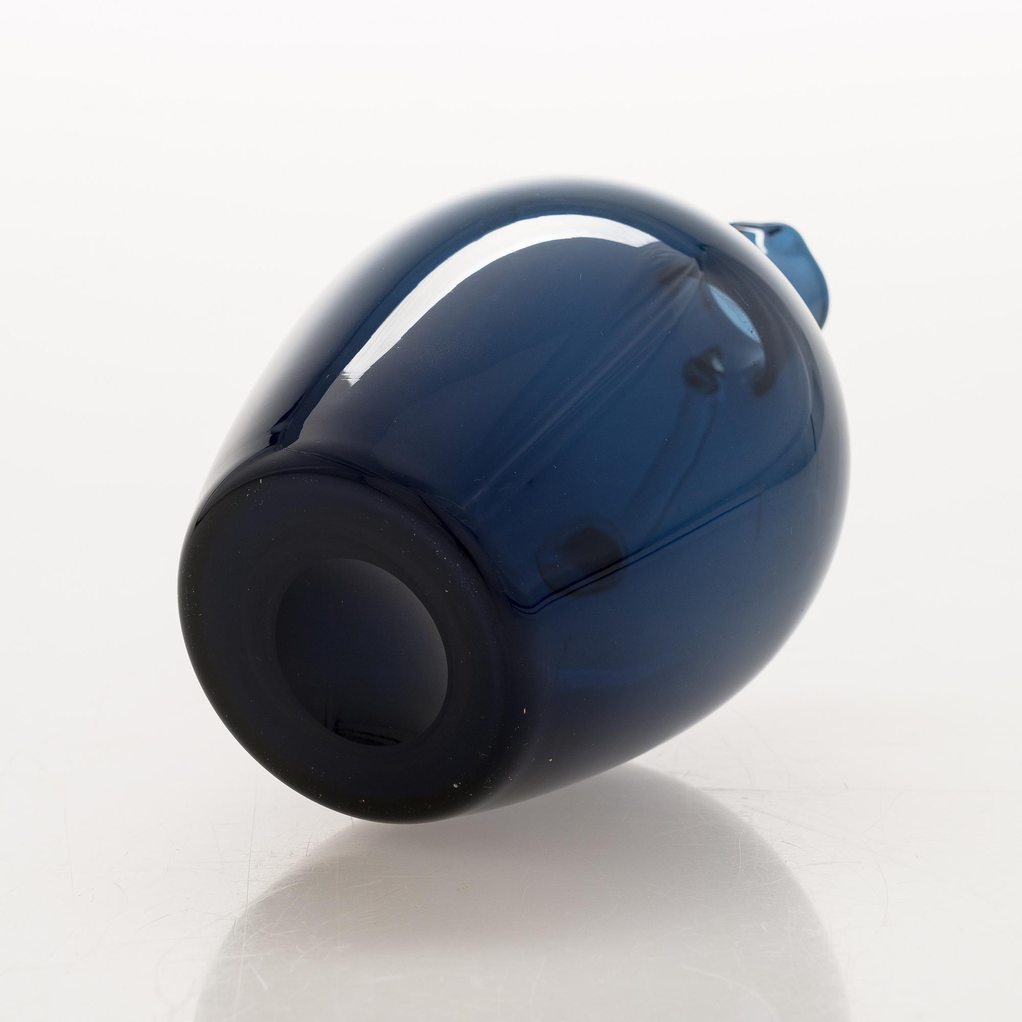 Saara Hopea, a glass carafe with eight liqueur glasses, model 2501. Design year 1959.