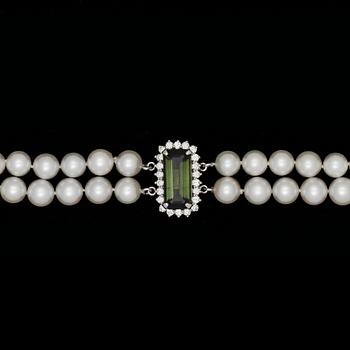 COLLIER, två rader odlade japanska pärlor, 8 mm, med turmalin och briljantslipade diamanter, tot. ca 1 ct.