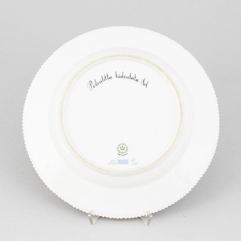 A Royal Copenhagen 'Flora Danica' porcelain plate, model 3549, 20th century.