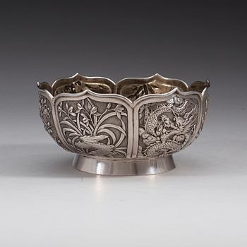 SKÅL, silver. Kina, 1900-tal, oidentifierade stämplar.