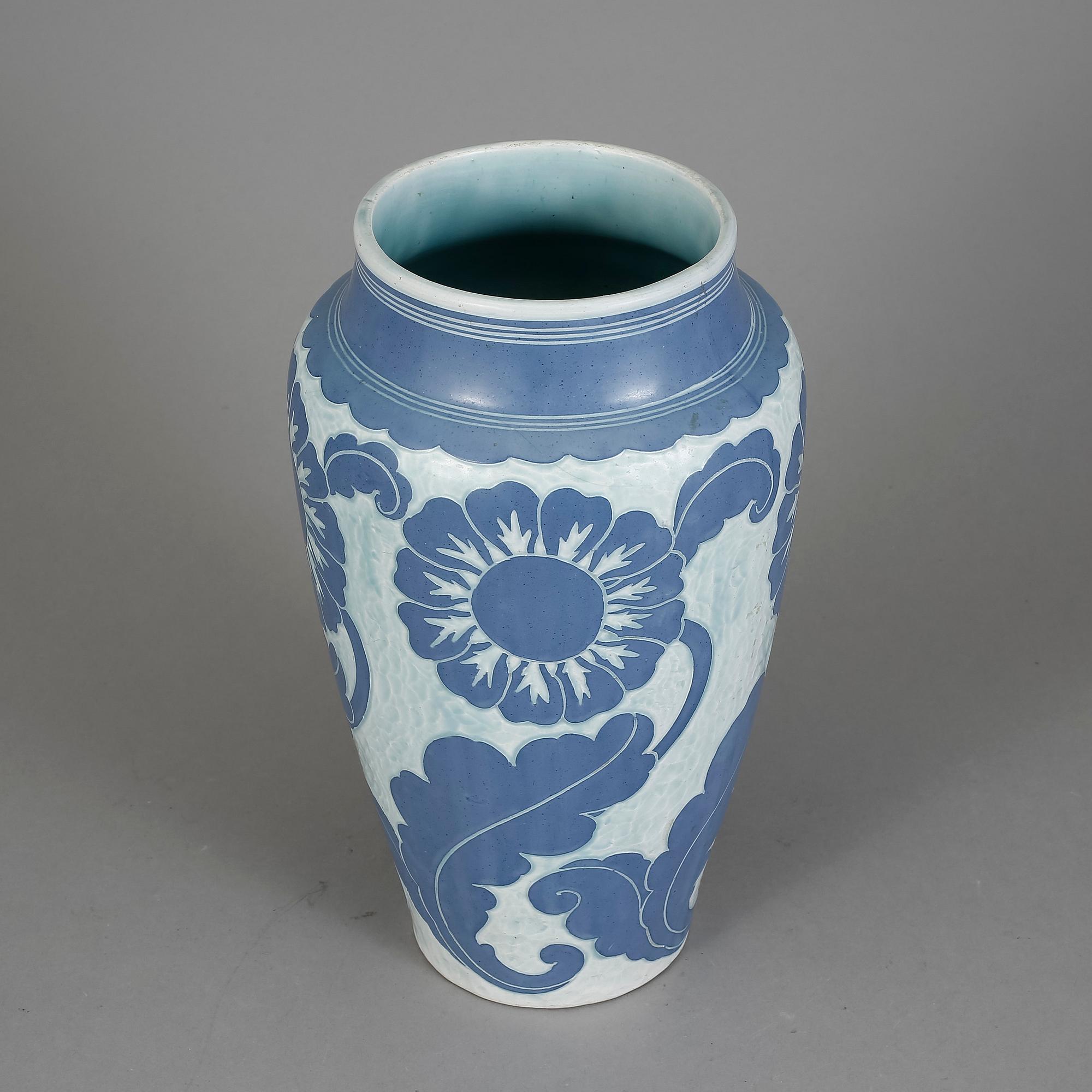 VAS, flintgods, "Sgrafitto", Josef Ekberg, signerad och daterad Gustavsberg 1921.