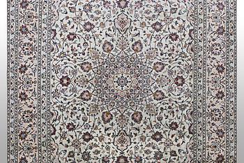 A carpet, Kashan, ca 305 x 198 cm.