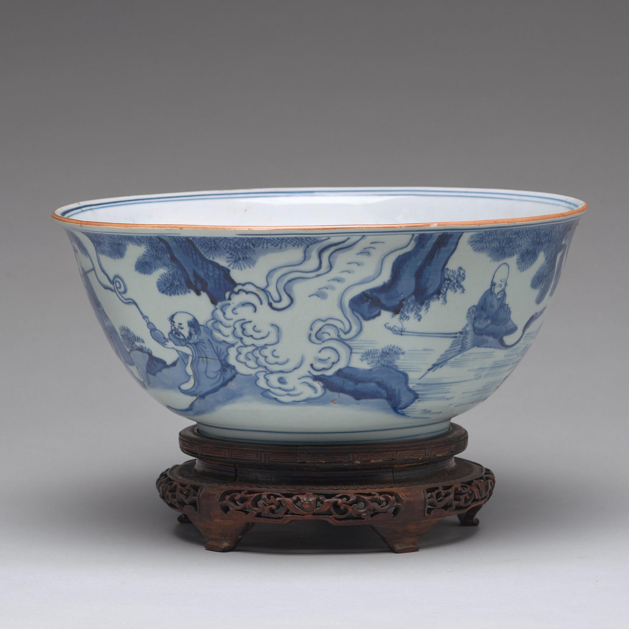 A large blue and white bowl, Transition, 17th century.