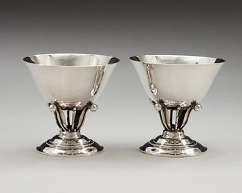 A pair of Georg Jensen sterling bowls, Copenhagen 1915-32.