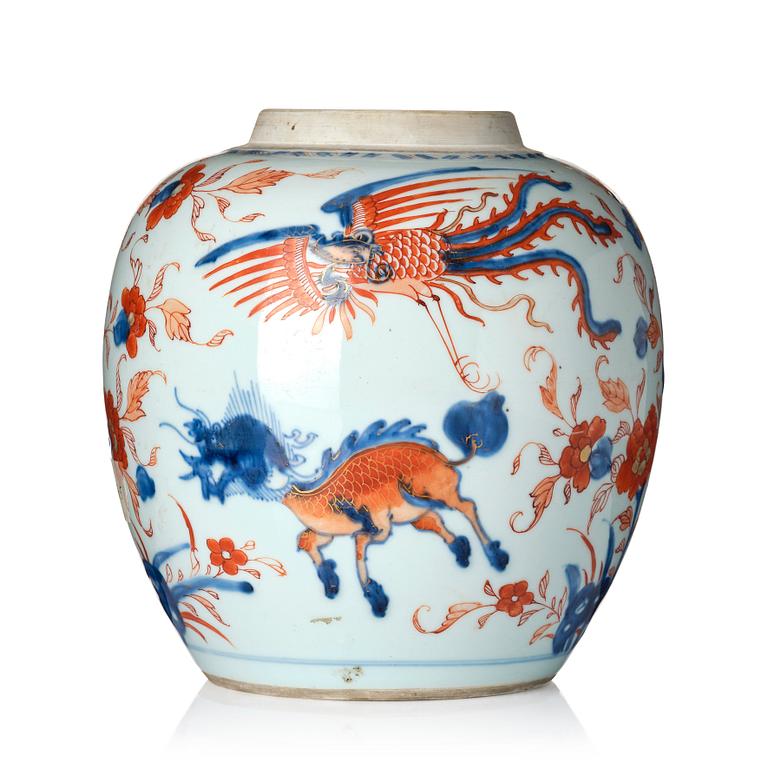 An imari jar, Qing dynasty, 18th century.