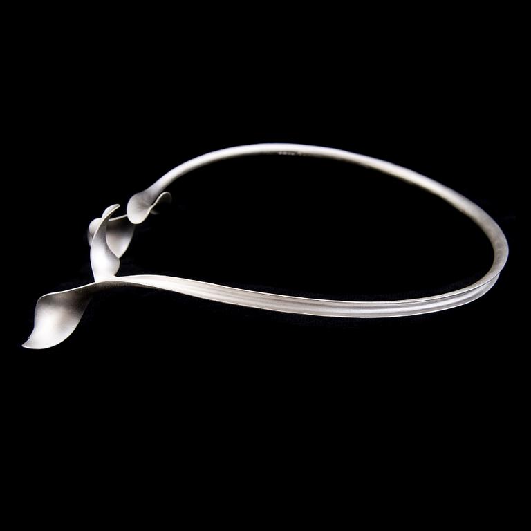 A CHAO-HSIEN KUO NECKLACE, "Heart Leaf simple collar", silver, 2018.