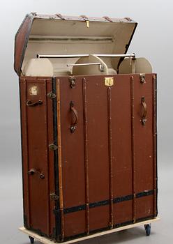 RESEKOFFERT/GARDEROB, 1900-talets första hälft.