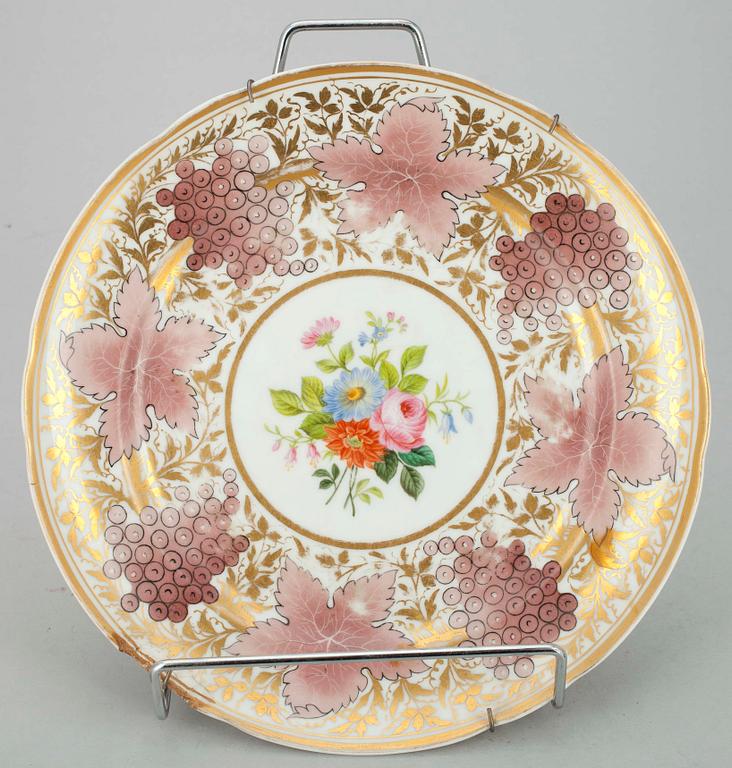 TALLRIK, porslin, Alexander II period (1855-1881). Kejserliga Porslinsmanufakturen i St. Petersburg.