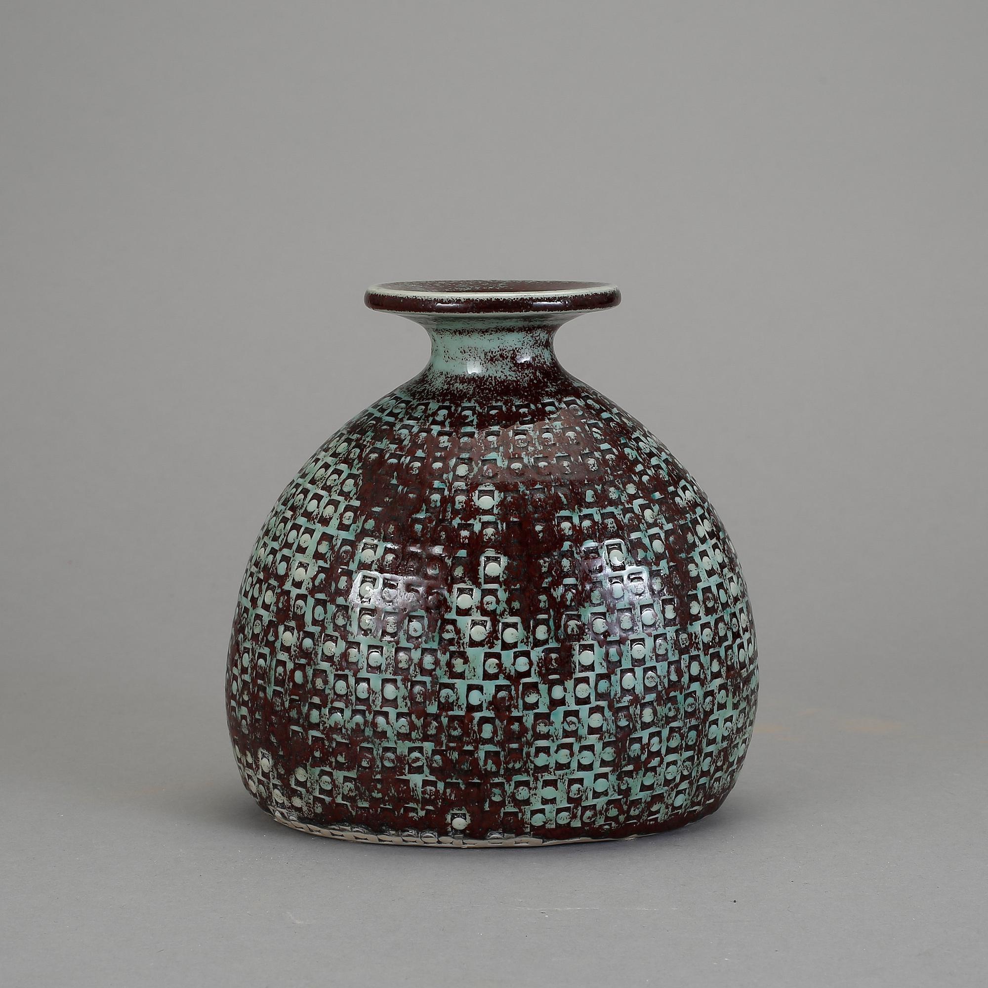 VAS, stengods. Stig Lindberg, Gustavsberg studio 1972.
