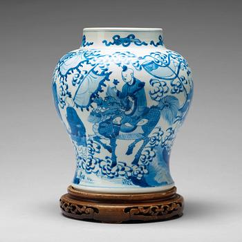 891. A blue and white jar, Qing dynasty, Kangxi (1662-1722).