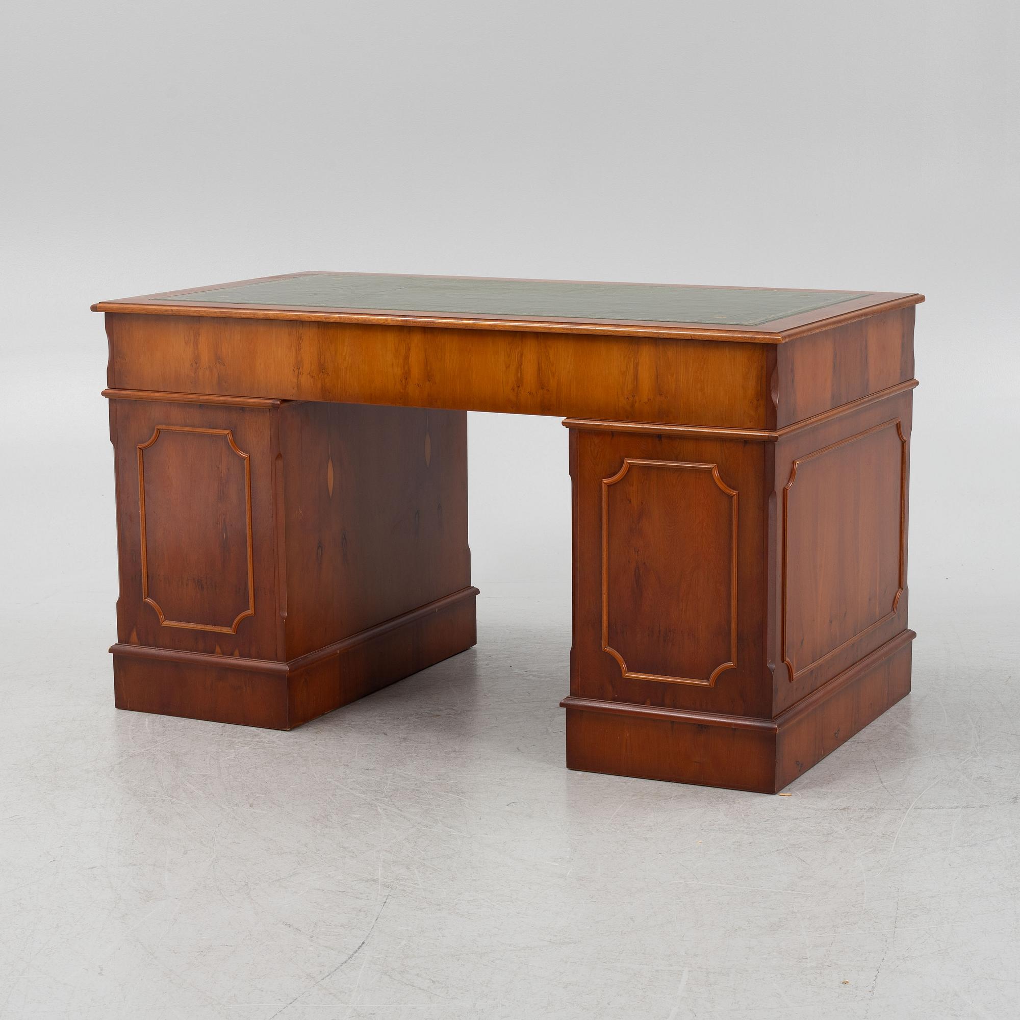 Skrivbord, engelskt, 1900-talets andra hälft.