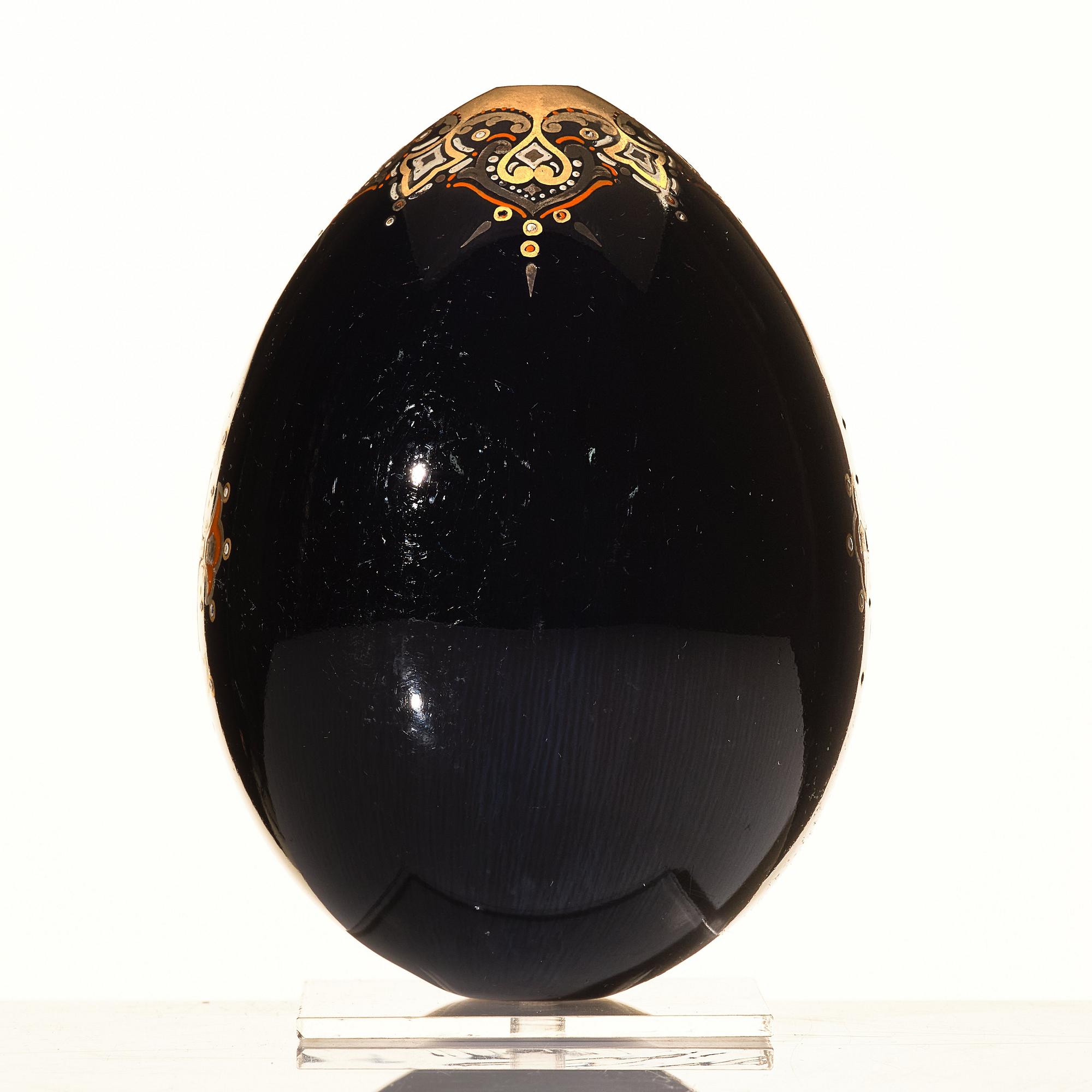 A Russian porcelain Easter Egg, late 19th Century, presumably Imperial Porcelain manufactory, St Petersburg.