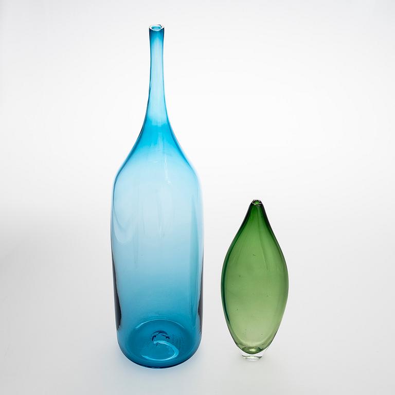 Ristomatti Ratia, flaska och vas, glass, signerade Design Forum Helsinki 1999 RM Ratia.