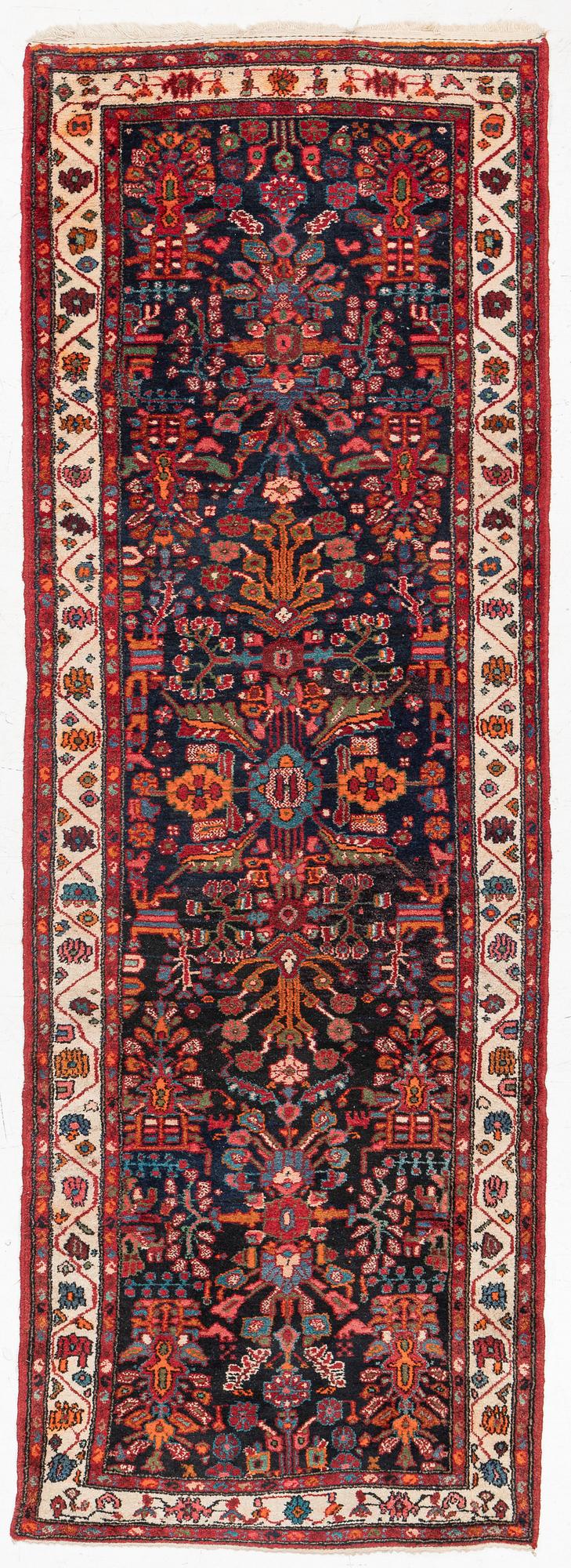 A semi-antique Hamadan runners carpet, 290 x 100 cm.