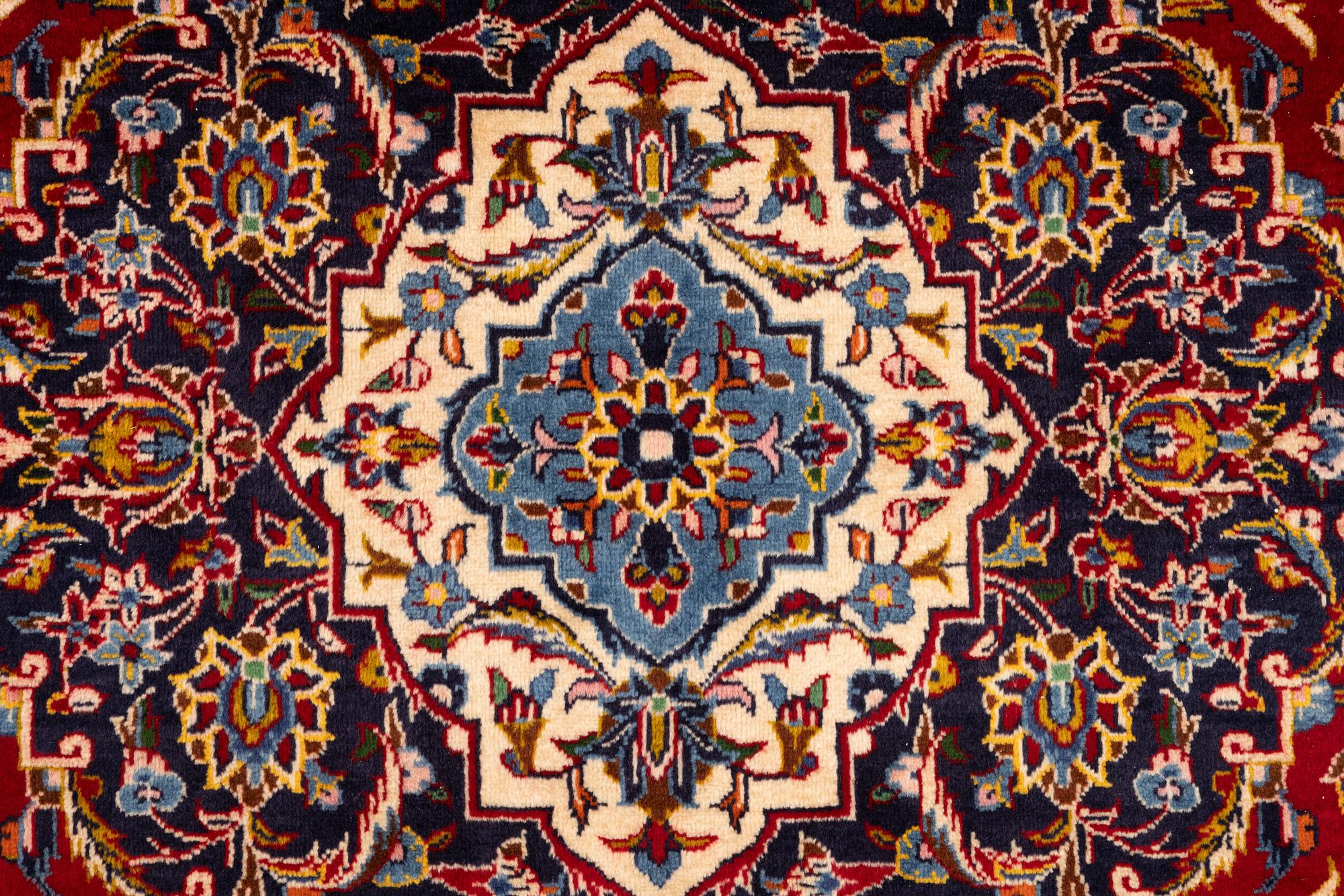Carpet, oriental, approx. 385 x 292 cm.