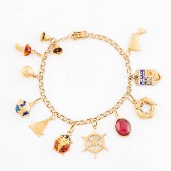 18K gold bracelet.