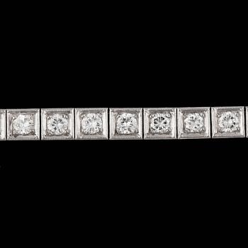 1181. An eight cut diamond bracelet, tot. app. 4 cts.