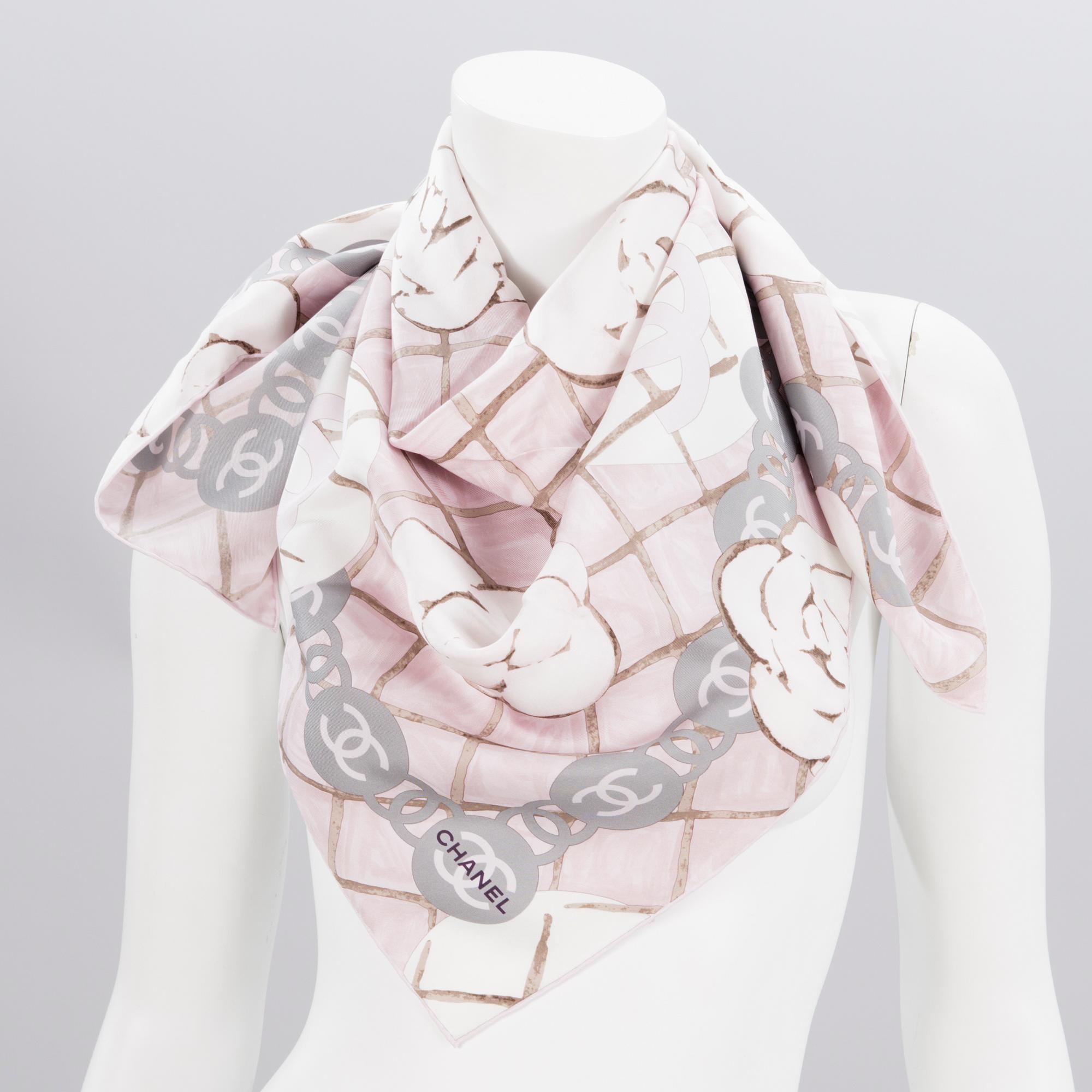 CHANEL, SIDENSCARFAR, 2 st.