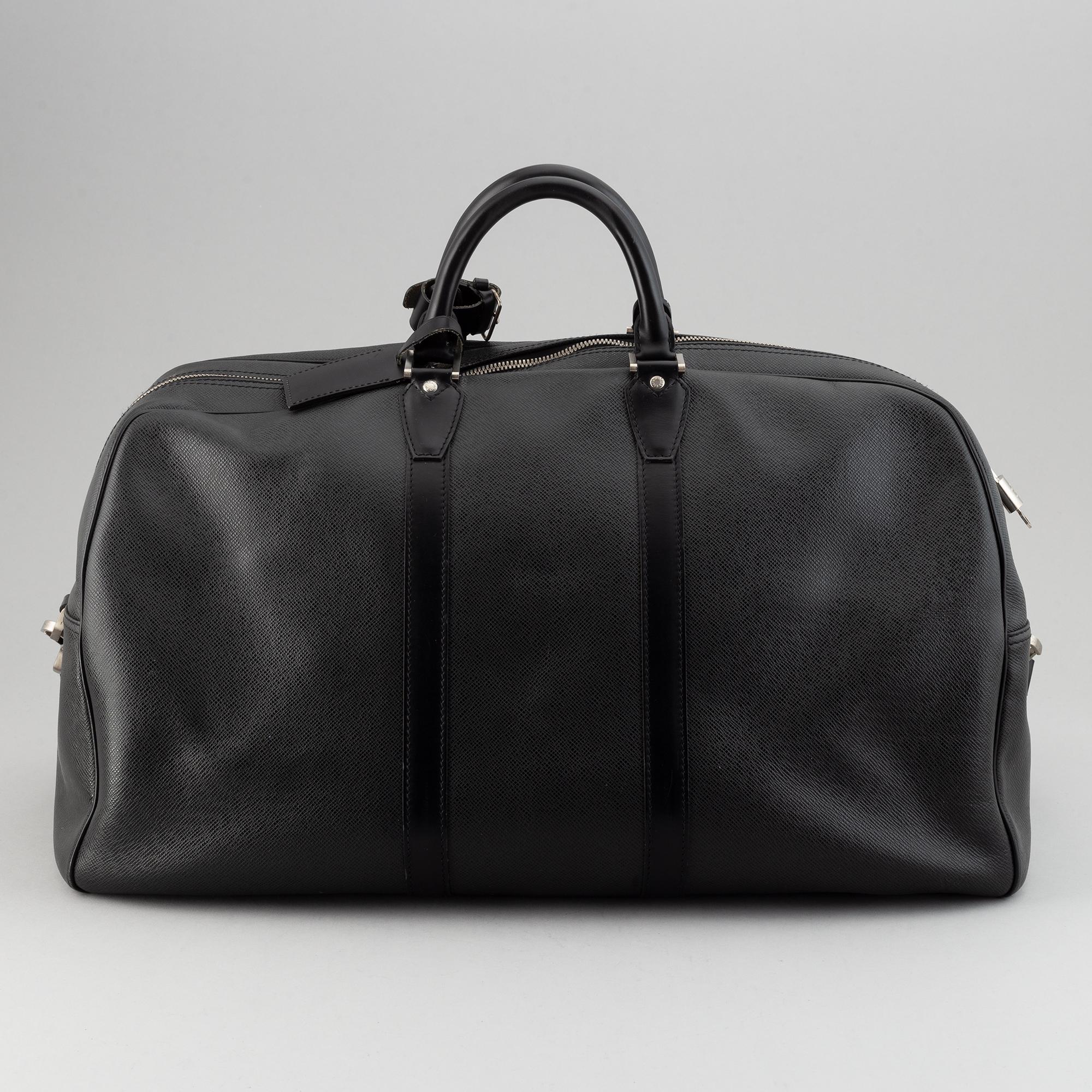 Louis Vuitton, a 'Taiga Kendall GM'.