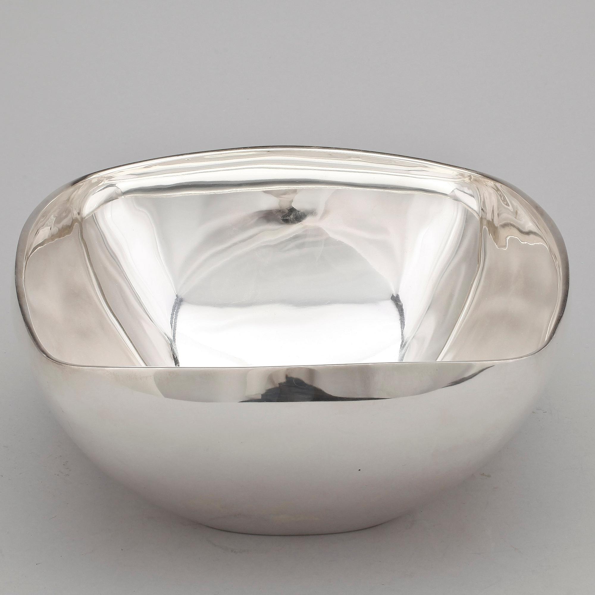 SKÅL, sterlingsilver, signerad Åke Strömdahl, Stockholm. Vikt ca 715g.