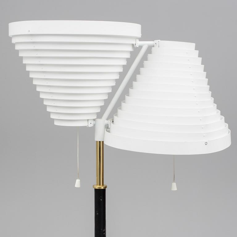 GOLVLAMPA, "modell A810", Alvar Aalto, Artek, Finland, 1900-talets andra hälft.
