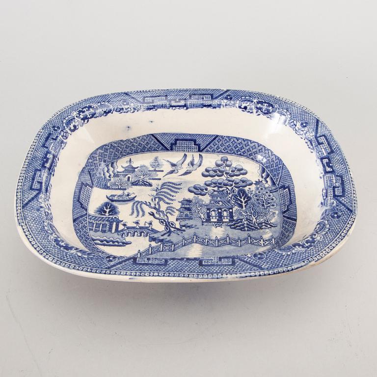 UPPLÄGGNINGSFAT, flintgods bl.a. Stafford-shire, 10 delar, 1900-tal.