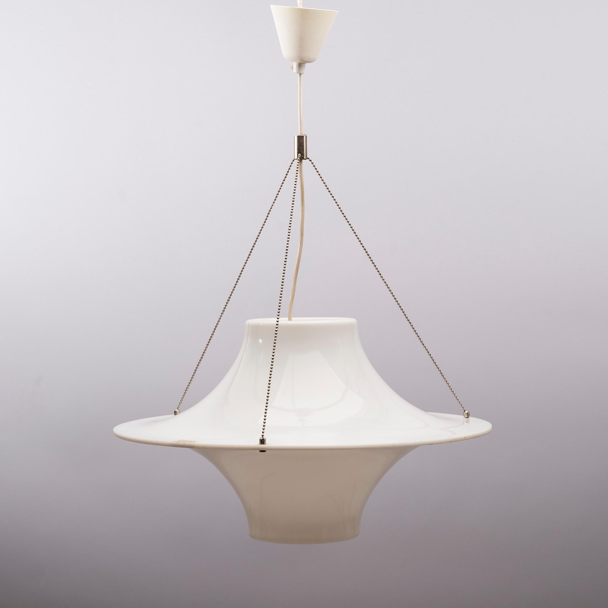 TAKLAMPA, "Fiskmåsen", Yki Nummi, tillverkare Sanka. Formgiven 1959. Totalhöjd 60 cm.