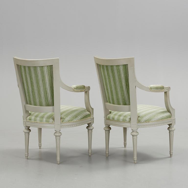 KARMSTOLAR, ett par, gustaviansk stil, Torsten Sylvén, 1900-talets andra hälft.