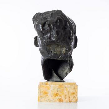 Gudmar Olovson, skulptur. Signerad. Numrerad. Gjutarstämpel. Brons, total höjd 72 cm, längd 55 cm.