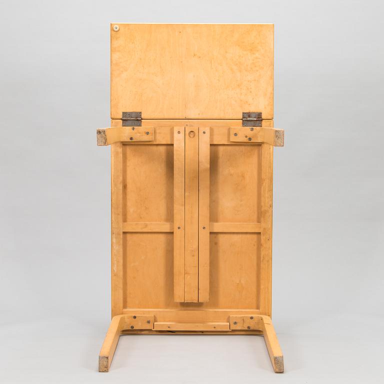Alvar Aalto, a 1960s 'DL82' table for O.Y. Huonekalu- ja Rakennustyötehdas.