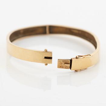 18K gold bracelet.
