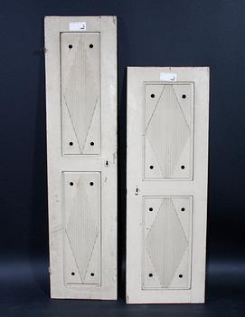 DÖRRAR, 2 st. Sengustavianska 1700/1800-tal.