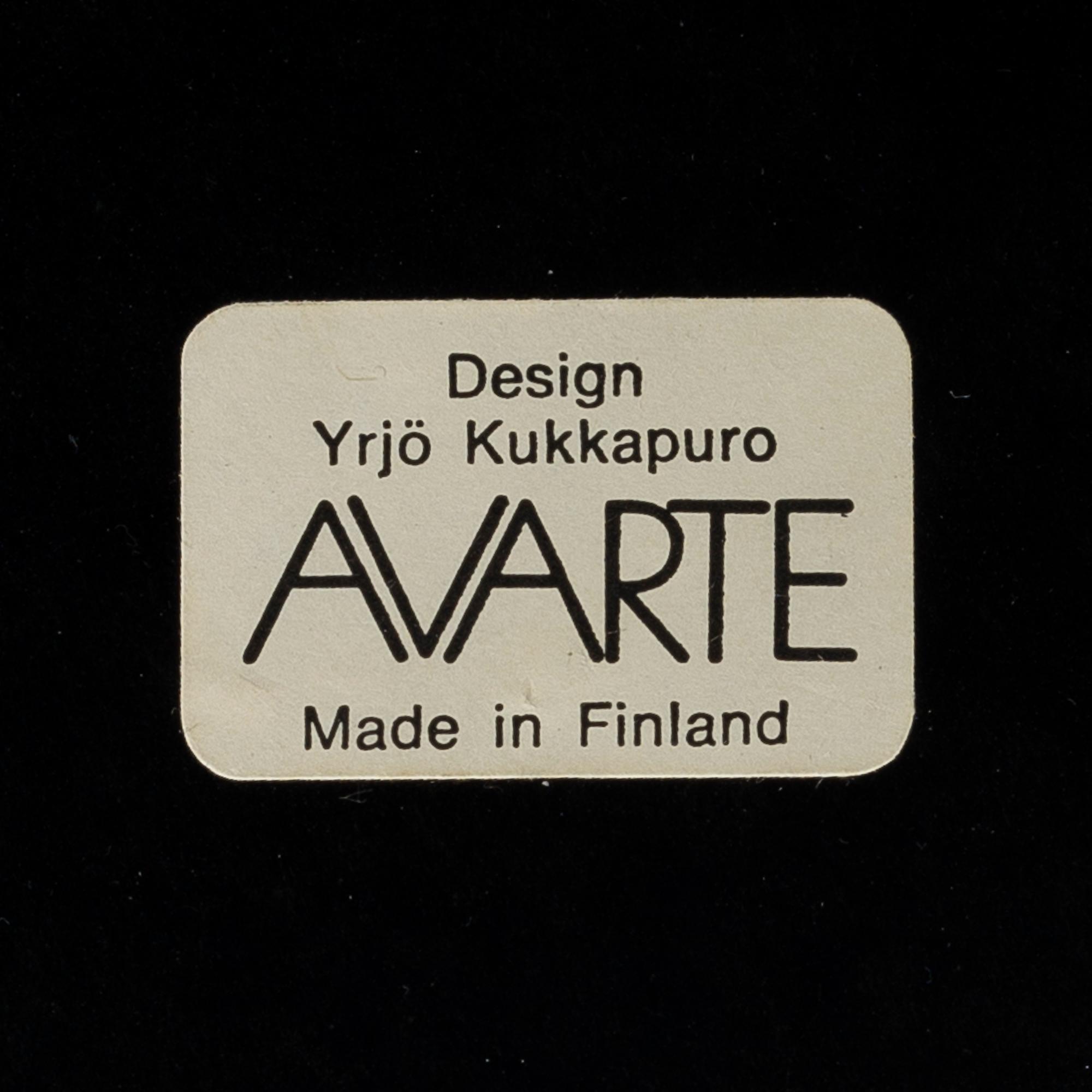 YRJÖ KUKKAPURO, KARMSTOL OCH BORD. Avarte. 1980-tal.