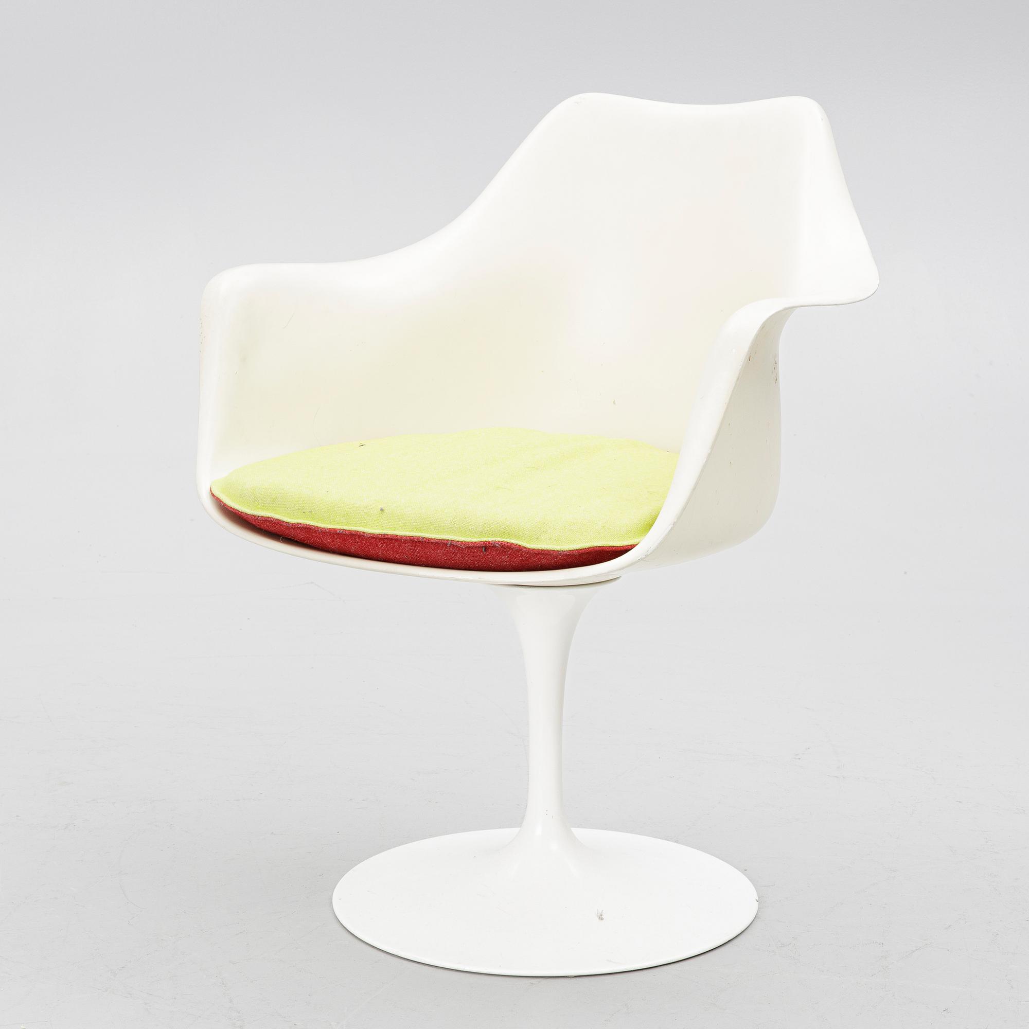 Eero Saarinen, A 'Tulip' armchair.