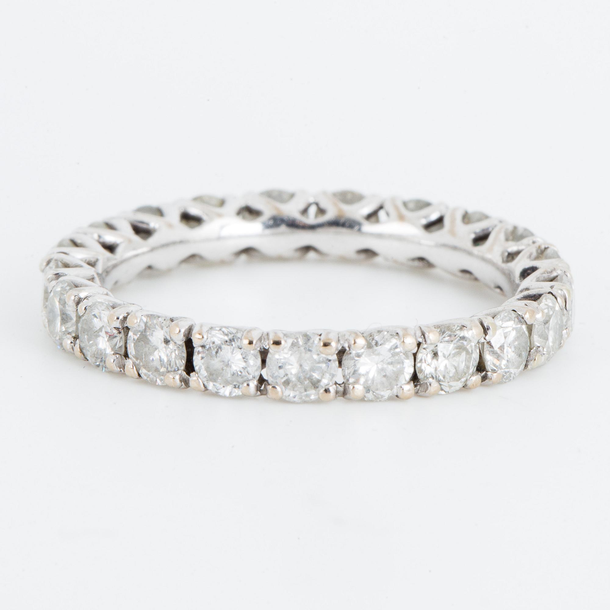 RING, 18K vitguld och diamanter tot ca 2.02 ct.