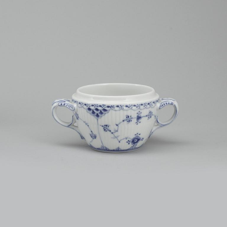 KAFFESERVIS, 69 delar, porslin, "Musselmalet", Royal Copenhagen, 1900-talets andra hälft.