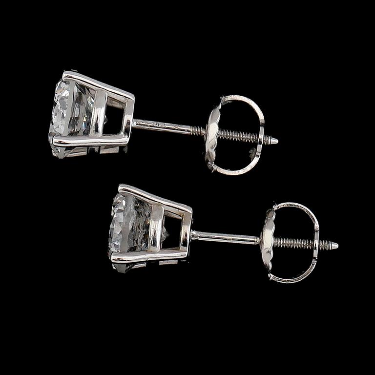 ÖRHÄNGEN, 14K vitguld, briljantslipade diamanter tot ca 1.50 ct. Vikt ca 1 g.