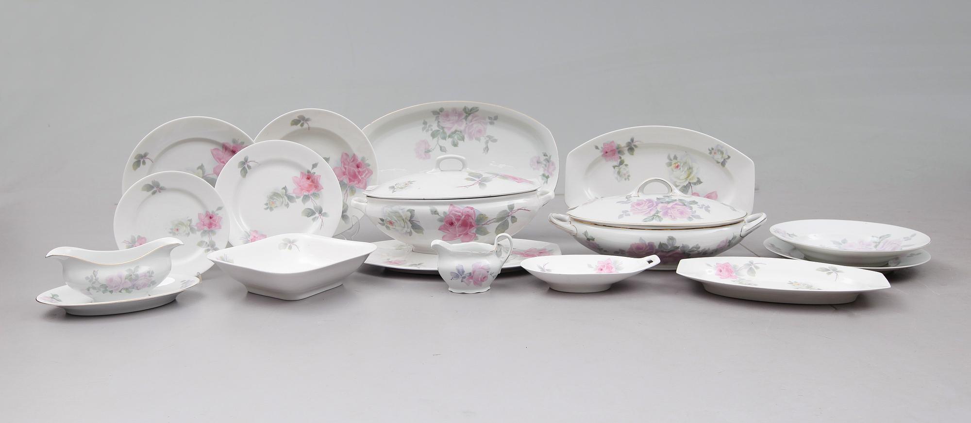 MATSERVIS, ca 80 delar snarlika, porslin, bl a PSAG och Rörstrand, 1900-talets första hälft.