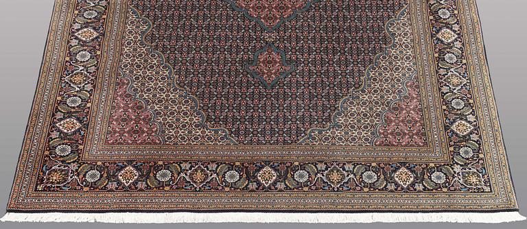MATTO, Tabriz part silk, so called 50 Radj, ca 300 x 202 cm.