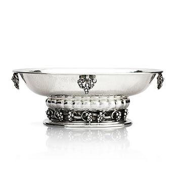 441. Georg Jensen, an 830/1000 silver centerpiece with grapes, Copenhagen 1925-32, design nr 296A from 1919.